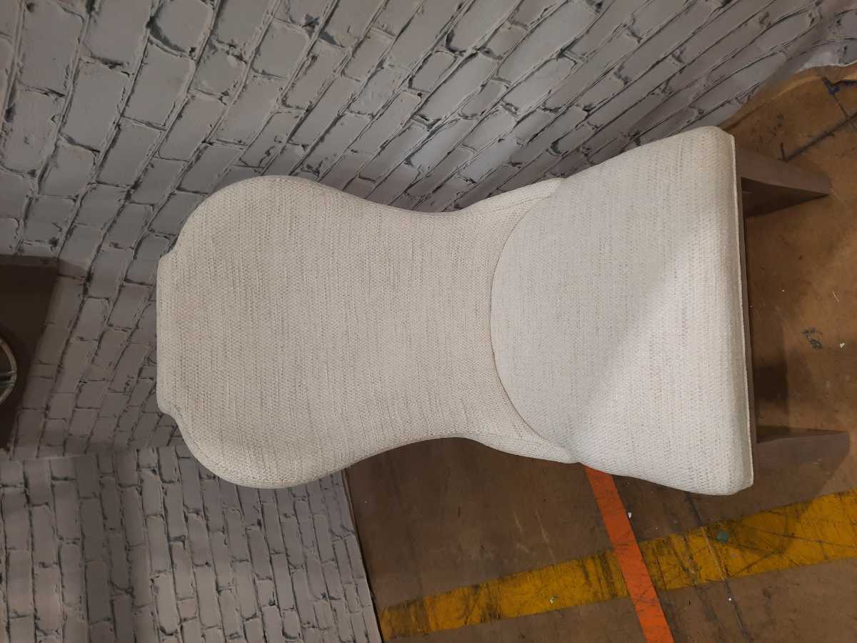 Jorlaina-Exclusive Side Chair - Gallery Image 7